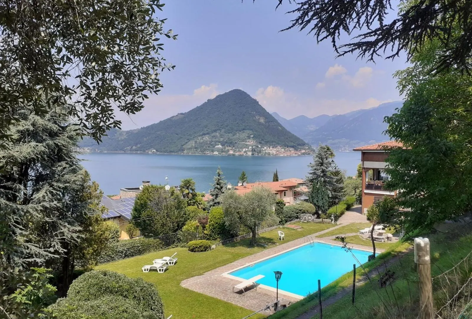 Lake View, Pool And Relax In A Private Villa Pilzone